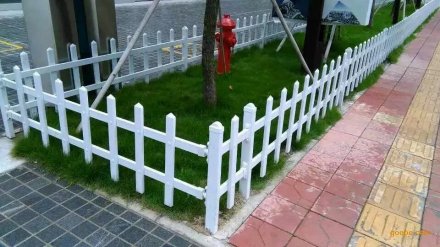 淺談PVC護(hù)欄帶給我們哪些好處有哪些？